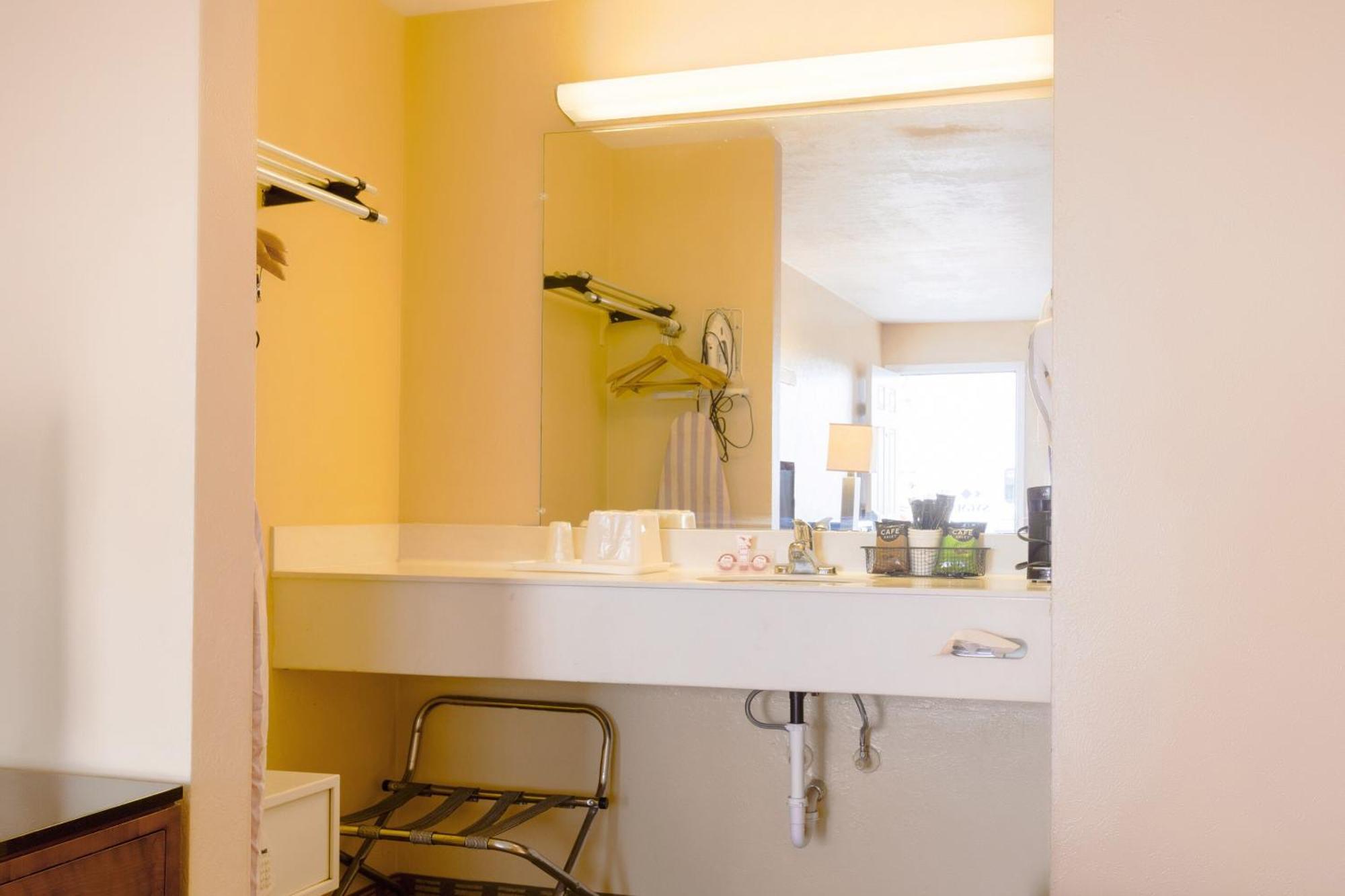 Oyo Hotel Lebanon Mo I-44 Ngoại thất bức ảnh